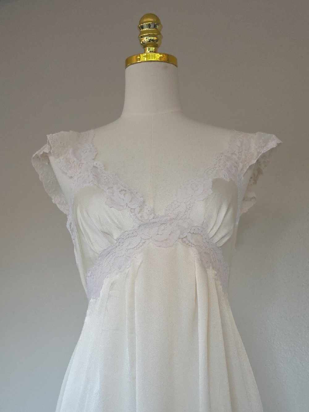 Christian Dior Vintage Ivory Lace  Trim Maxi Nightgown Slip Dress S - Picture 4 of 16
